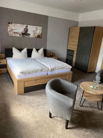 Otel Restaurant Oberland Neuhaus am Rennweg