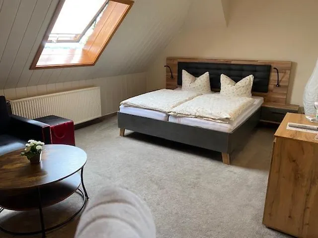 Otel Restaurant Oberland Neuhaus am Rennweg