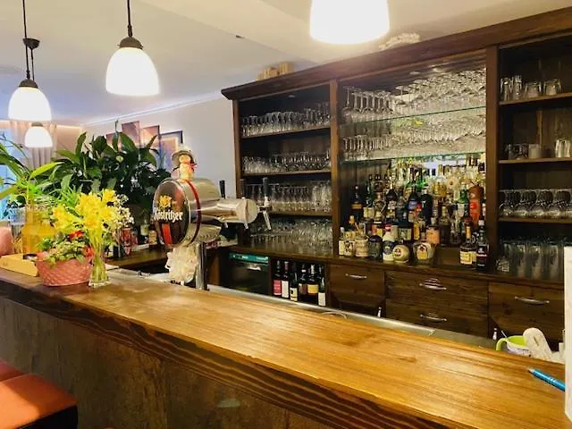 Otel Restaurant Oberland Neuhaus am Rennweg